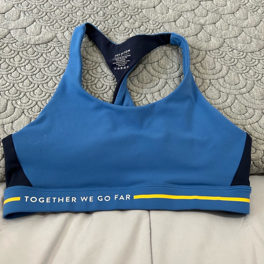Peloton twist back sports bra size small